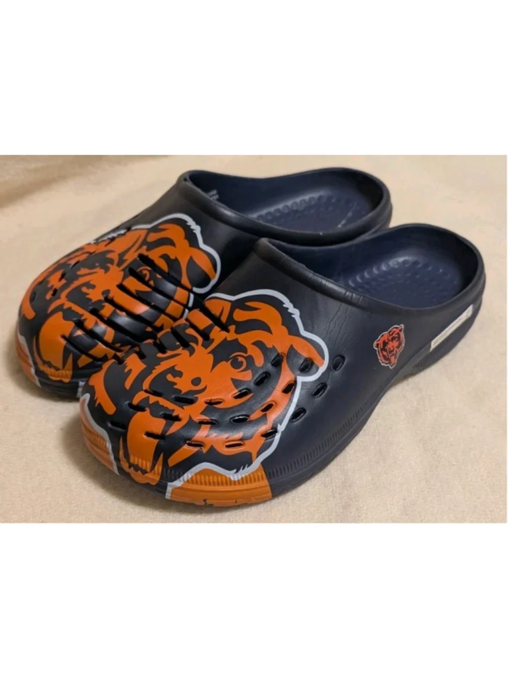 FOCO NFL Men's Chicago Bears 2023 Colorblock Big Logo Clogs Size 9-10 B124